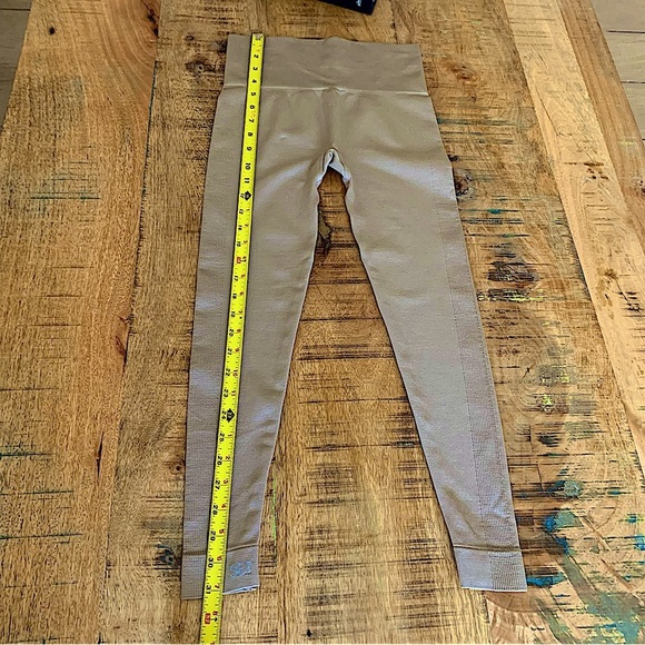 Set Active Sculptflex Leggings in Sand Size Small - Picture 10 of 13